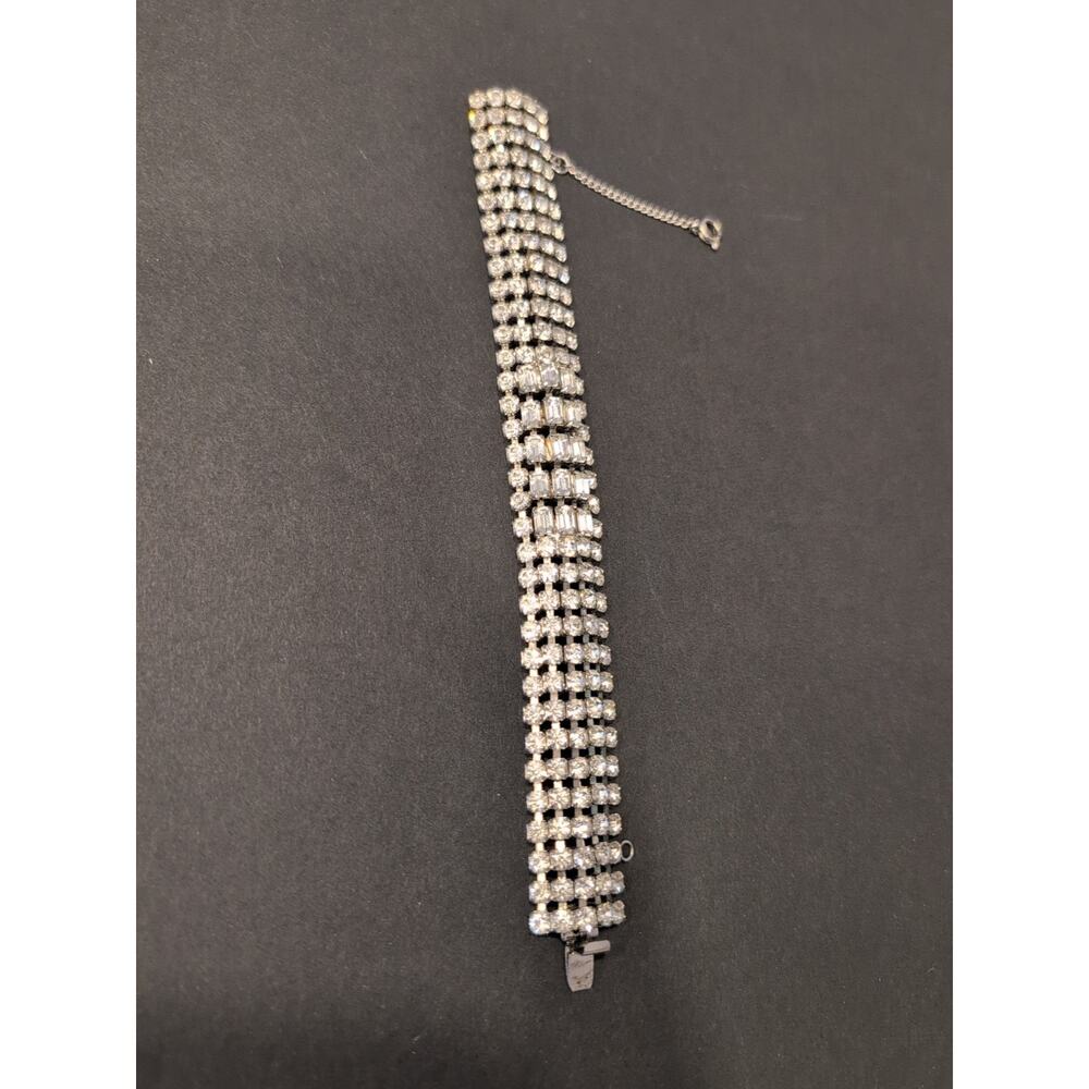 Vintage WEISS signed RHINESTONE Wide 5 ROW Domed Bracelet - Rhodium Plate - 7¼"! - Picture 4 of 5